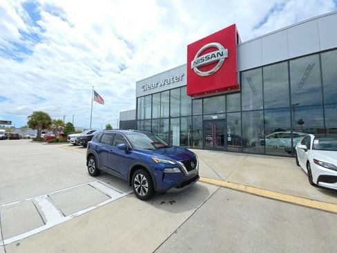 Used 2023 Nissan Rogue SV image 1