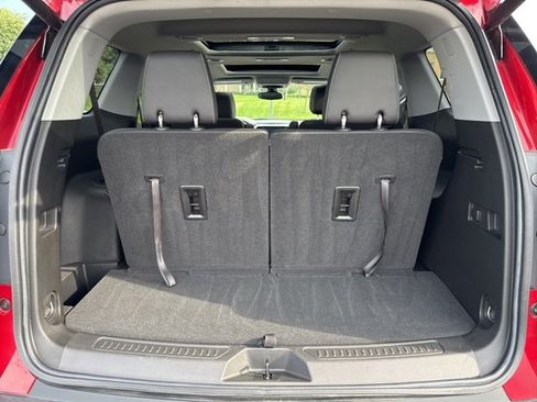 Used 2023 GMC Acadia SLT w/ Elevation Edition image 11