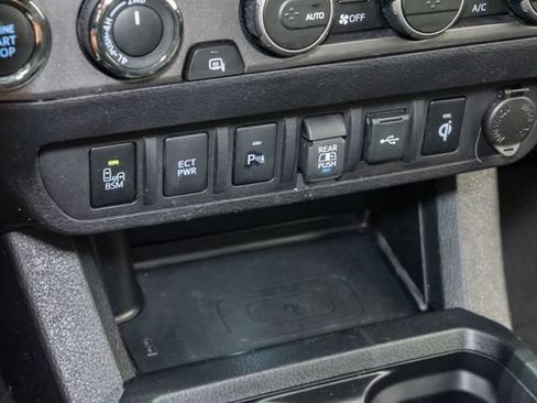 Used 2022 Toyota Tacoma TRD Sport w/ Technology Package AWD/4WD image 22