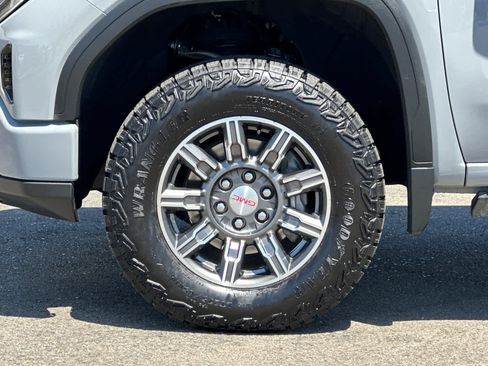 Used 2024 GMC Sierra 1500 AT4 w/ Technology Package AWD/4WD image 31