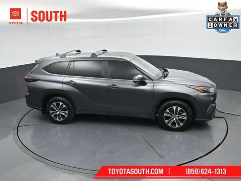 Used 2024 Toyota Highlander XLE AWD/4WD image 49