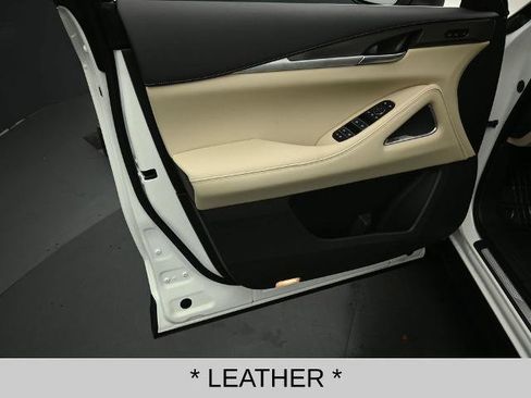 Certified 2025 INFINITI QX60 Luxe image 11