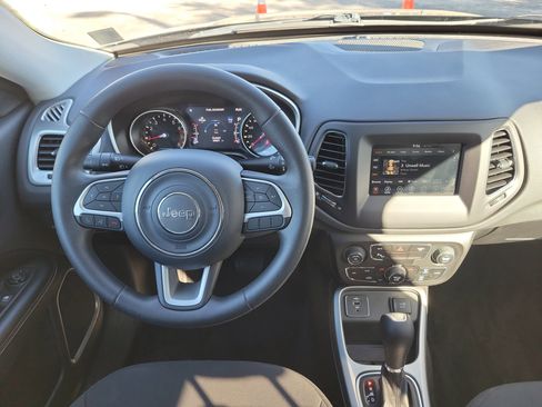 Used 2019 Jeep Compass Sport w/ Tech Group image 18