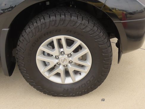 Used 2021 Nissan Frontier SV AWD/4WD image 7