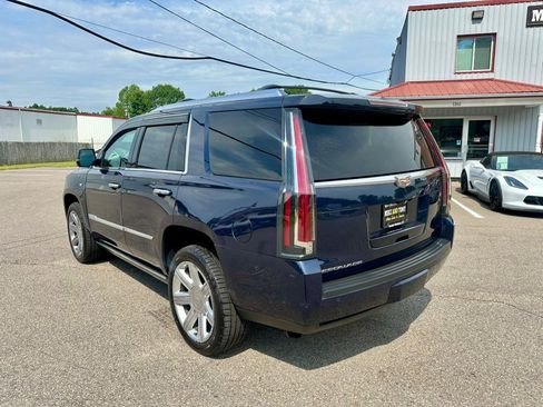 Used 2018 Cadillac Escalade Premium Luxury AWD/4WD image 8