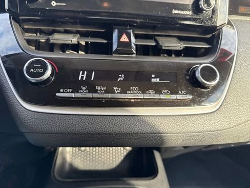 Used 2021 Toyota Corolla LE image 33