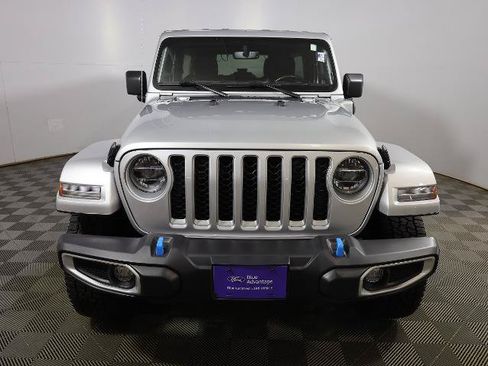 Used 2022 Jeep Wrangler Unlimited Sahara w/ Cold Weather Group AWD/4WD image 3