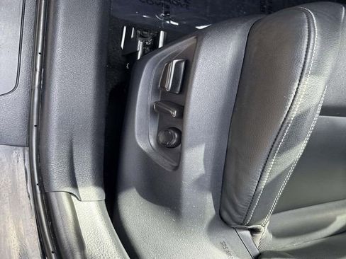 Used 2025 Toyota Camry SE w/ Convenience Package FWD image 22