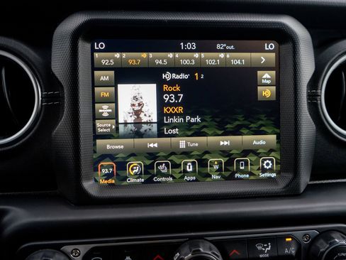 Used 2022 Jeep Wrangler Unlimited Sahara w/ LED Lighting Group AWD/4WD image 17