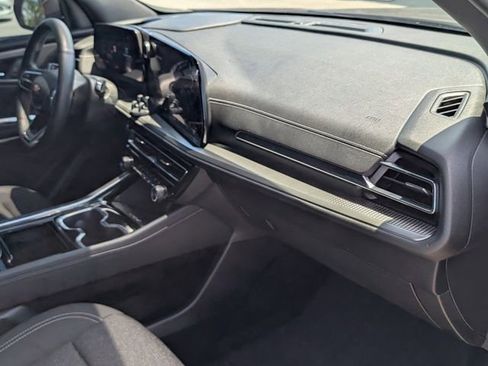 Used 2024 Chevrolet Traverse LT AWD/4WD image 17