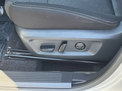 Used 2025 Nissan Rogue SV AWD/4WD image 22