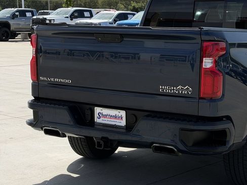 Used 2019 Chevrolet Silverado 1500 High Country w/ Technology Package AWD/4WD image 10