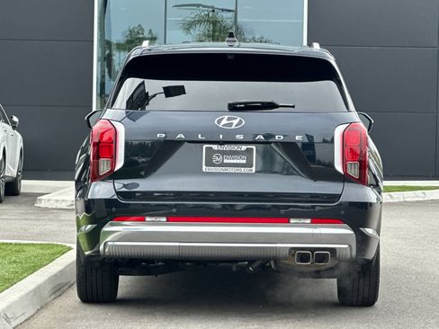 Used 2023 Hyundai Palisade Calligraphy w/ Winter Package FWD image 4