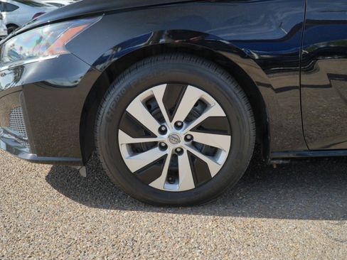 Used 2024 Nissan Altima 2.5 S FWD image 16