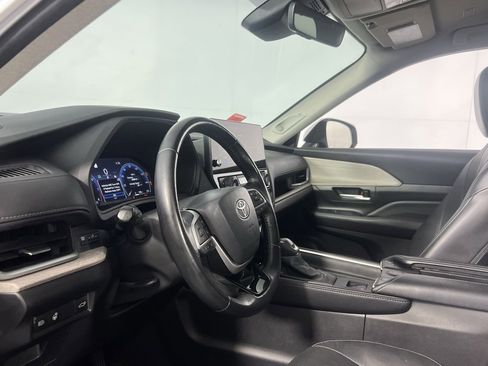 Used 2024 Toyota Grand Highlander Limited image 22