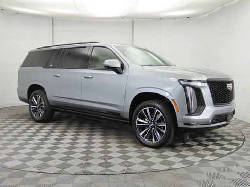 Used 2025 Cadillac Escalade ESV Sport image 3