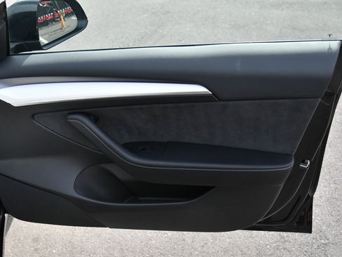 Used 2023 Tesla Model 3 Standard Range image 41