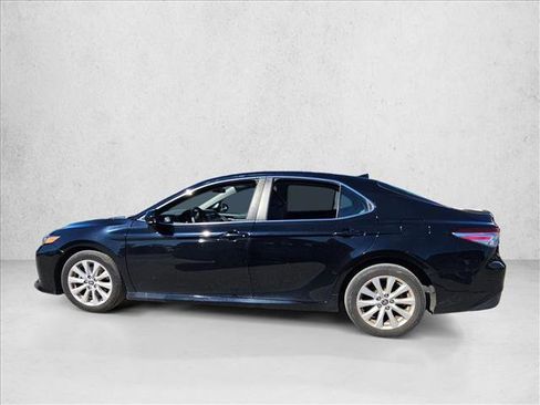 Used 2020 Toyota Camry LE image 3