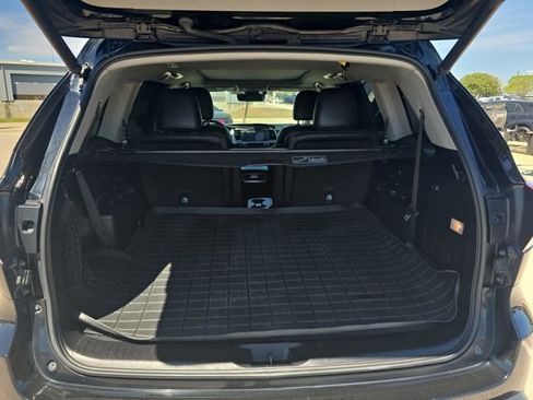 Used 2019 Toyota Highlander Limited Platinum image 13