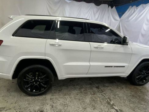 Used 2021 Jeep Grand Cherokee Laredo X image 9