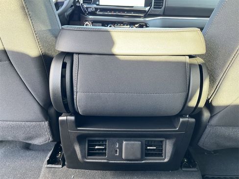 Used 2025 Chevrolet Silverado 1500 LT image 21