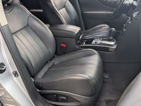 Used 2017 INFINITI QX70 AWD w/ Premium Package image 16