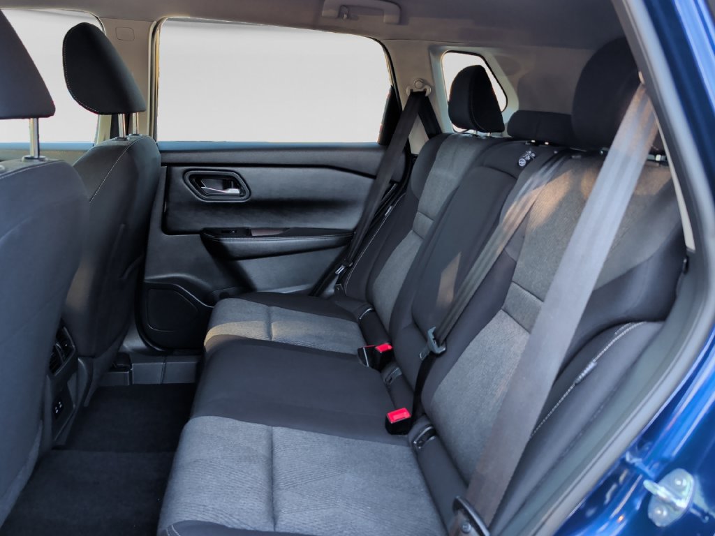 Used 2024 Nissan Rogue SV AWD/4WD image 31
