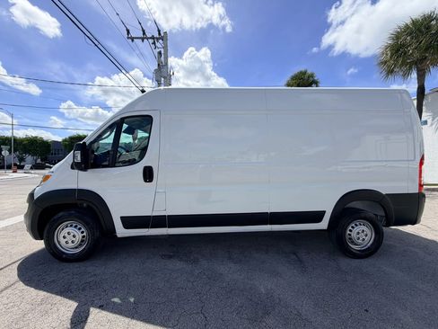 Used 2025 RAM ProMaster 2500 w/ Convenience Group image 4