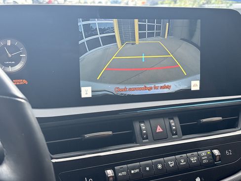 Used 2024 Lexus ES 300h w/ Premium Package FWD image 25