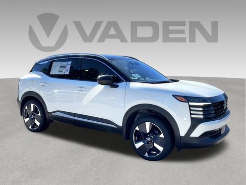 Used 2025 Nissan Kicks SR FWD image 1