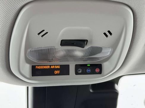 Used 2025 Chevrolet Trax LT image 28