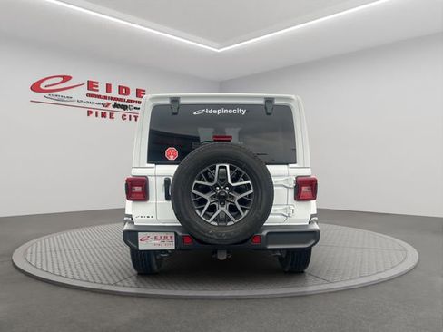 Used 2024 Jeep Wrangler Unlimited Sahara AWD/4WD image 5