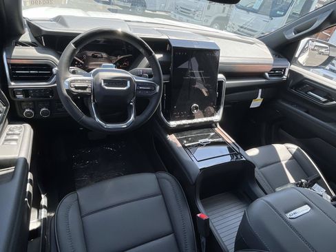 New 2026 GMC Yukon XL Denali w/ Advanced Technology Package AWD/4WD image 9