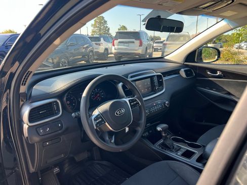Used 2020 Kia Sorento LX FWD image 23