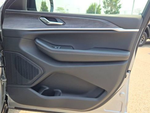 New 2025 Jeep Grand Cherokee L Limited image 9