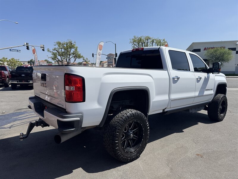 Used 2019 GMC Sierra 2500 Denali w/ Duramax Plus Package AWD/4WD image 21