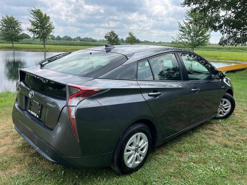 Used 2017 Toyota Prius Two w/ Carpet Mat Package FWD image 8