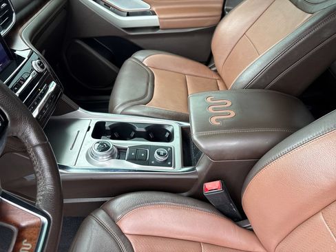 Used 2022 Ford Explorer King Ranch w/ Premium Technology Package AWD/4WD image 38