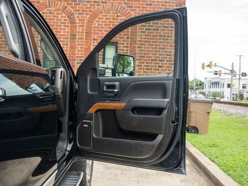Used 2018 Chevrolet Silverado 2500 High Country w/ Duramax Plus Package AWD/4WD image 36