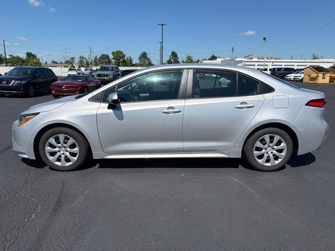 Used 2025 Toyota Corolla LE FWD image 4