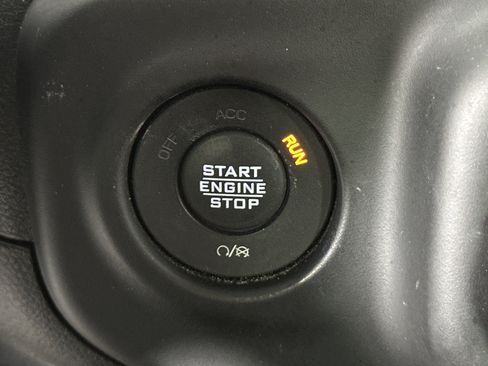 Used 2021 Jeep Gladiator Sport image 27