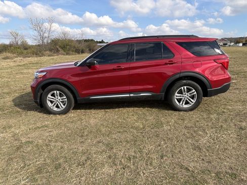 Used 2023 Ford Explorer XLT w/ Equipment Group 202A image 7