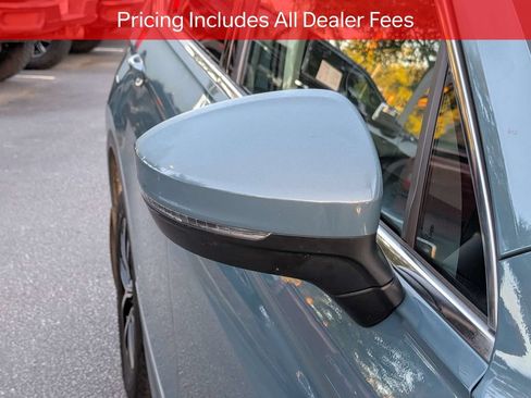 Used 2021 Volkswagen Tiguan SE w/ Panoramic Sunroof Package FWD image 12