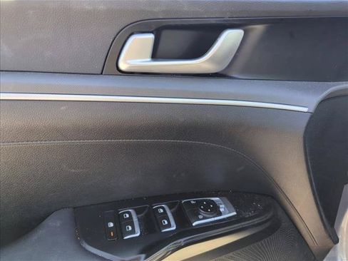 Used 2022 Kia K5 LXS FWD image 9