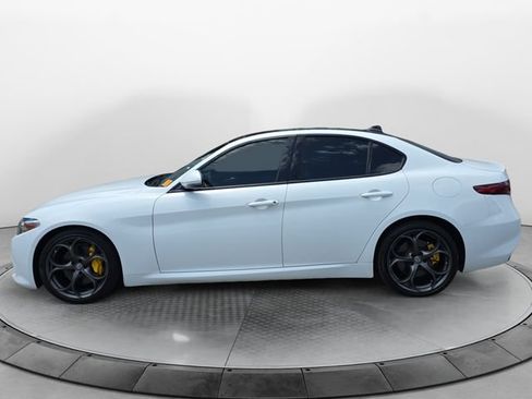 Used 2018 Alfa Romeo Giulia Ti Sport w/ Quick Order Package 22S Sport AWD/4WD image 2
