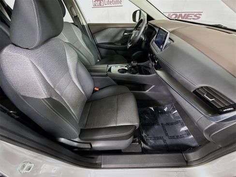 Certified 2022 Nissan Rogue SV image 28