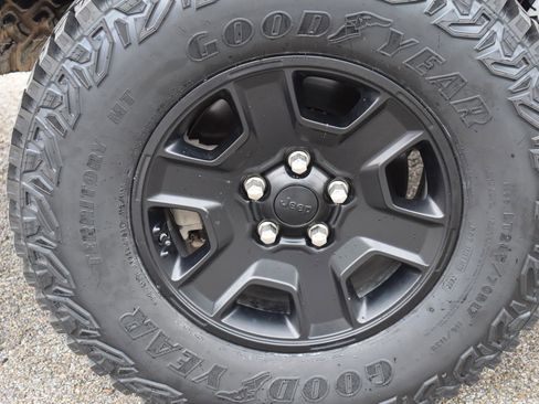 Used 2021 Jeep Gladiator Mojave w/ LED Lighting Group AWD/4WD image 18