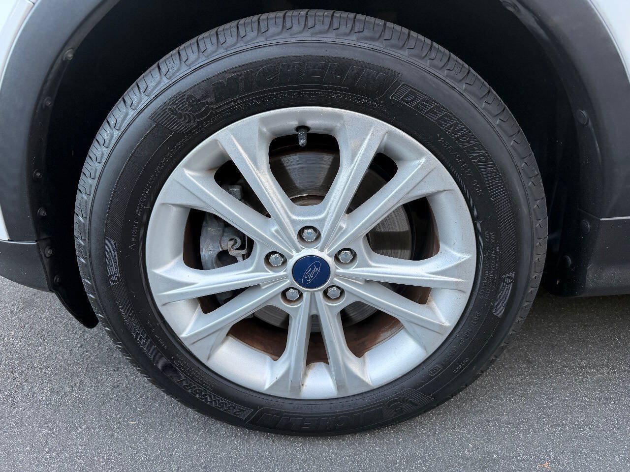 Used 2017 Ford Escape SE AWD/4WD image 38