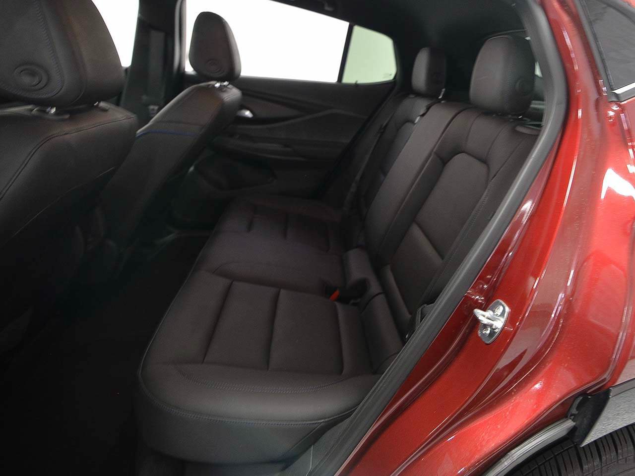 Used 2025 Buick Envista Sport Touring w/ Convenience I Package FWD image 9