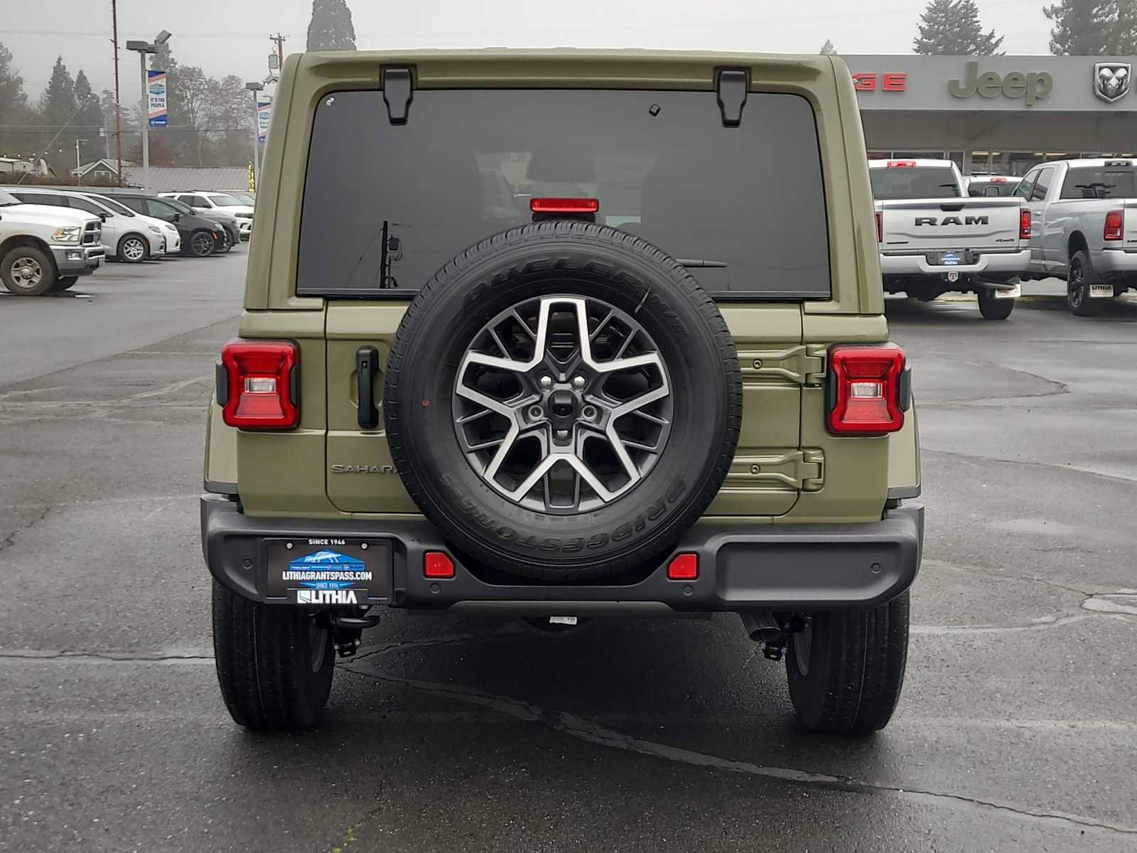New 2026 Jeep Wrangler Unlimited Sahara AWD/4WD image 13